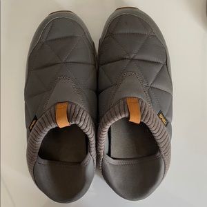 Men’s size 10 Teva Ember Moc